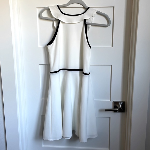 White Sally Miller dress with black trim accents - Picture 4 of 4